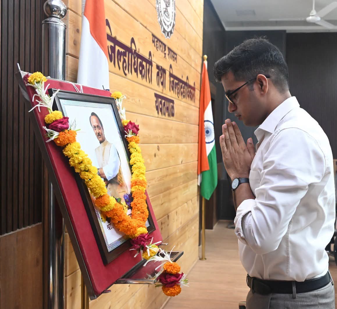 दिवंगत उपमुख्यमंत्री अजित पवार यांना जयंतीनिमित्त जिल्हाधिकाऱ्यांचे अभिवादन